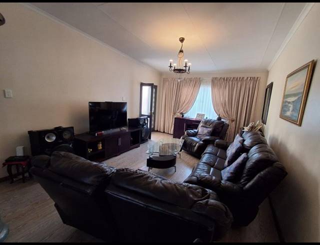 3 BEDROOM TOWNHOUSE FOR SALE IN LIEFDE EN VREDE